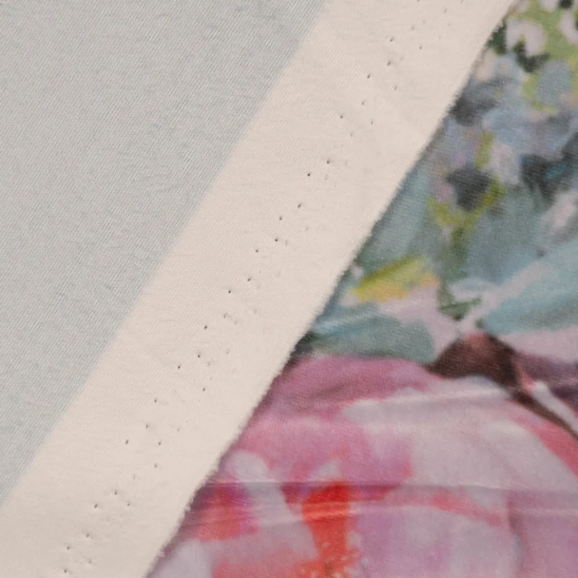 Samtstoff Polsterstoff Deko Velvet Deluxe Roses Delicate Painting Rosen grün rosa 1,40m