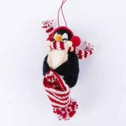 Sass & Belle Dekohänger strickender Pinguin Filz Wolle schwarz weiß rot 11x6x6cm