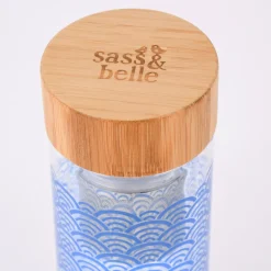 Sass & Belle Trinkflasche aus Glas mit Infuser Wellenmuster klar blau 400ml