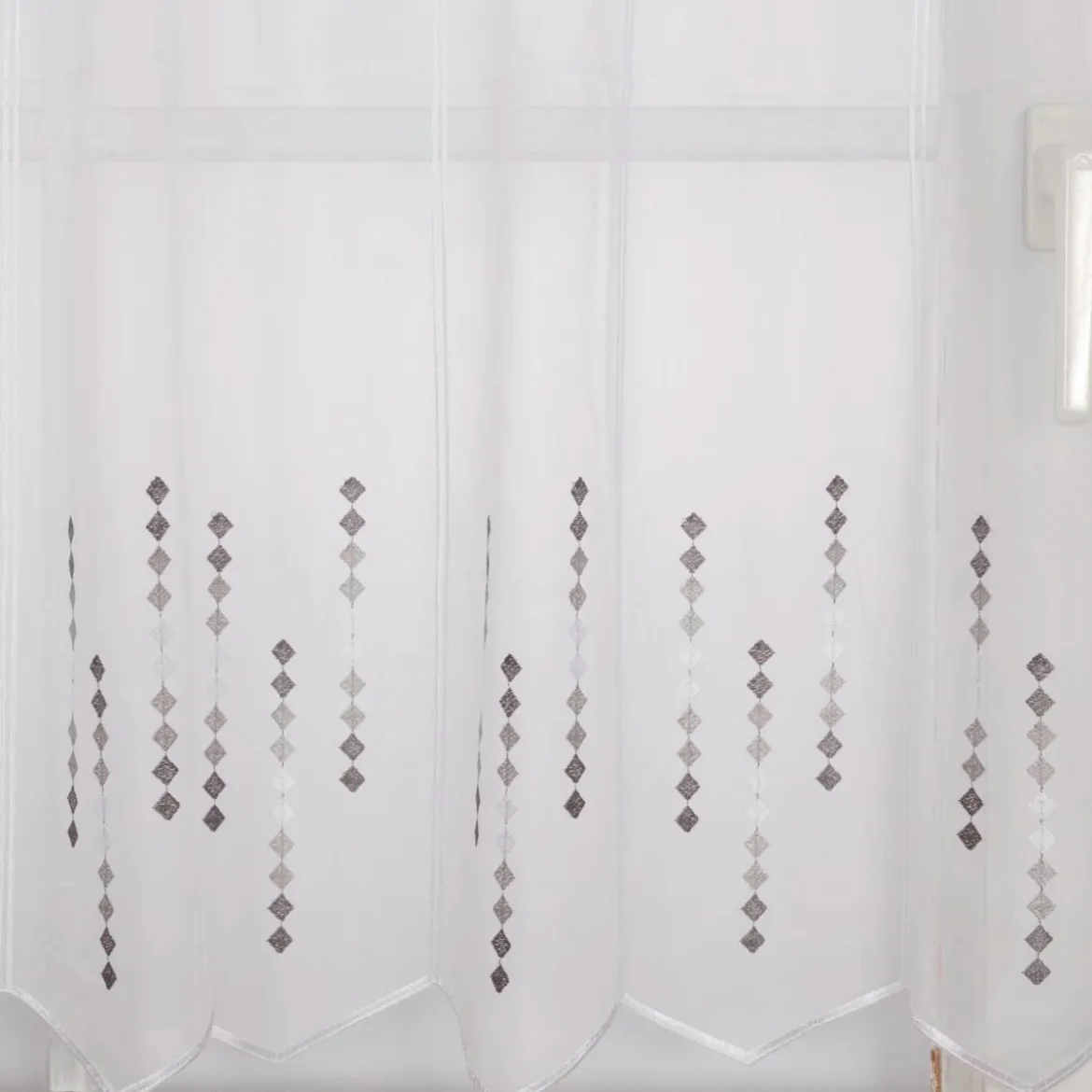 Scheibengardinen Meterware Effektvoile Stickerei Raute weiß grau 90cm hoch