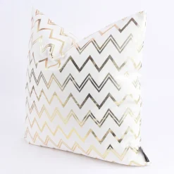 SCHÖNER LEBEN. Kissenhülle Chevron Zacken weiß goldfarbig metallic 50x50cm