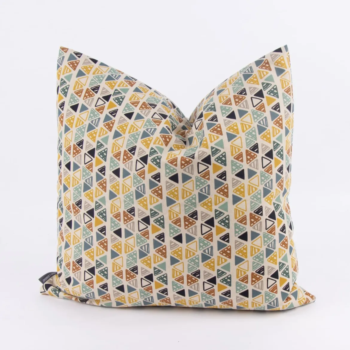 SCHÖNER LEBEN. Kissenhülle Dreiecke in Reihen beige petrol ocker schwarz 50x50cm