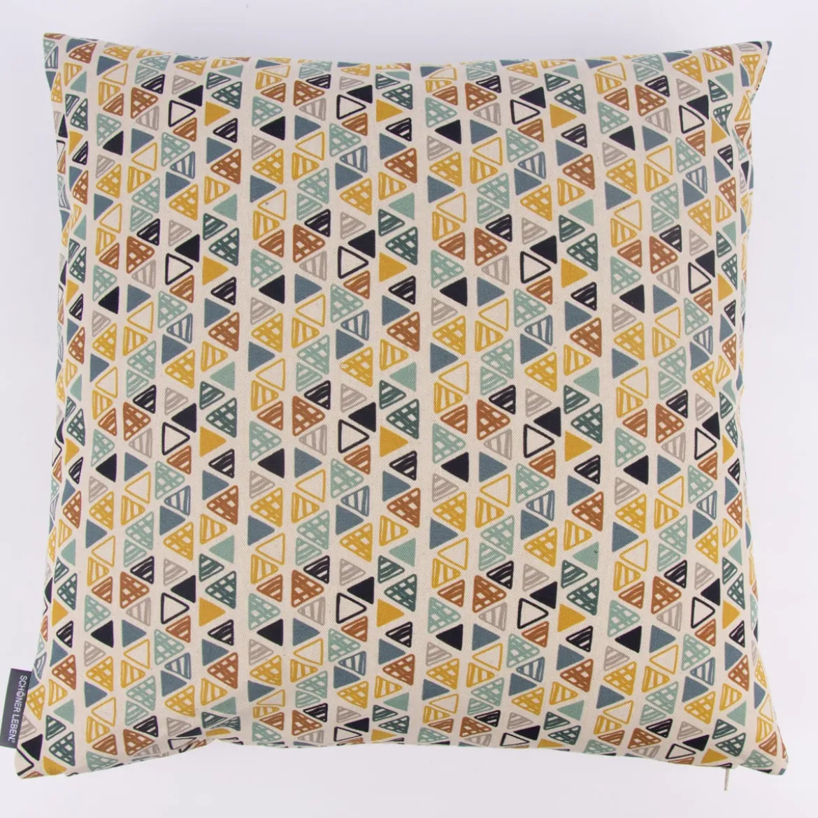 SCHÖNER LEBEN. Kissenhülle Dreiecke in Reihen beige petrol ocker schwarz 50x50cm