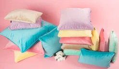 SCHÖNER LEBEN. Samtkissen mit Kederumrandung und Federfüllung flieder 50x50cm