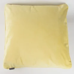 SCHÖNER LEBEN. Samtkissen mit Kederumrandung und Federfüllung gelb 70x70cm