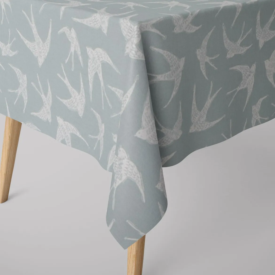 SCHÖNER LEBEN. Tischdecke STUDIO G Schwalben mint weiß verschiedene Größen