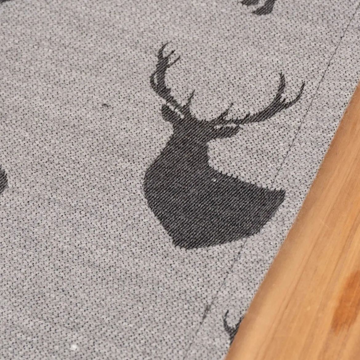 SCHÖNER LEBEN. Tischläufer Jacquard Cosy mit Hirschen grau dunkelgrau 40x160cm