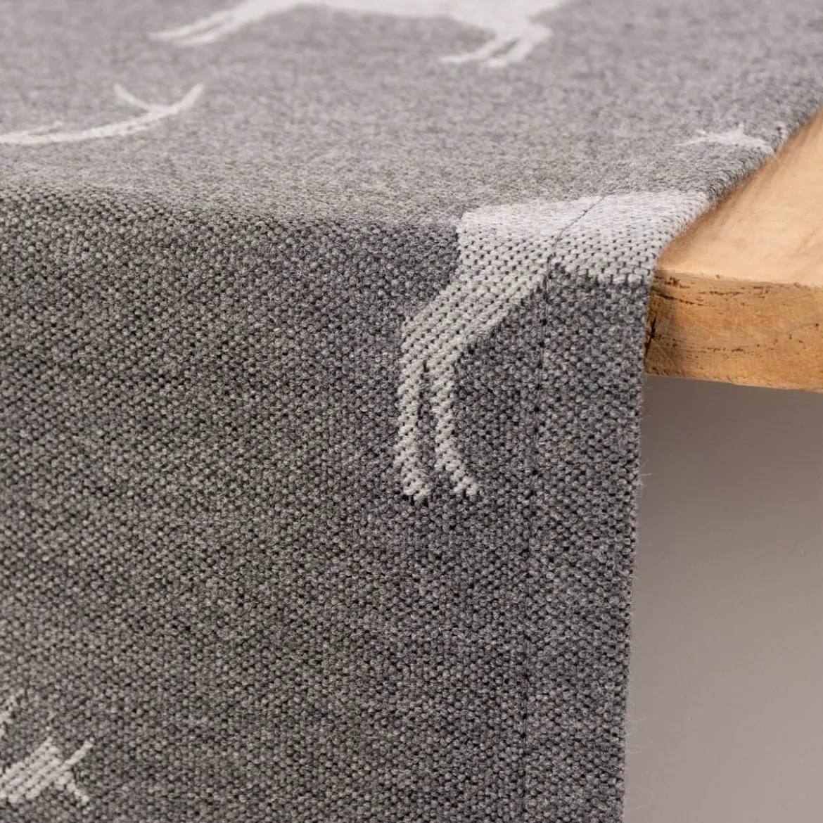 SCHÖNER LEBEN. Tischläufer Jacquard Cosy mit Hirschen dunkelgrau grau 40x160cm