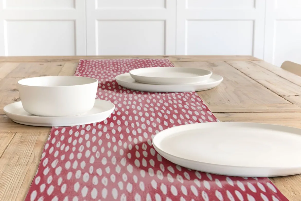 SCHÖNER LEBEN. Tischläufer rot mit Klecksen Tropfen 40x160cm