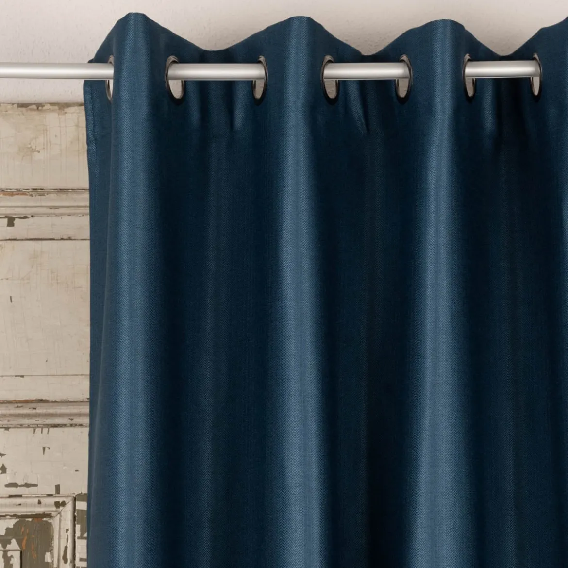 Ösengardine Chevron feine Zickzacklinien abdunkelnd marineblau schwarz 140x260cm