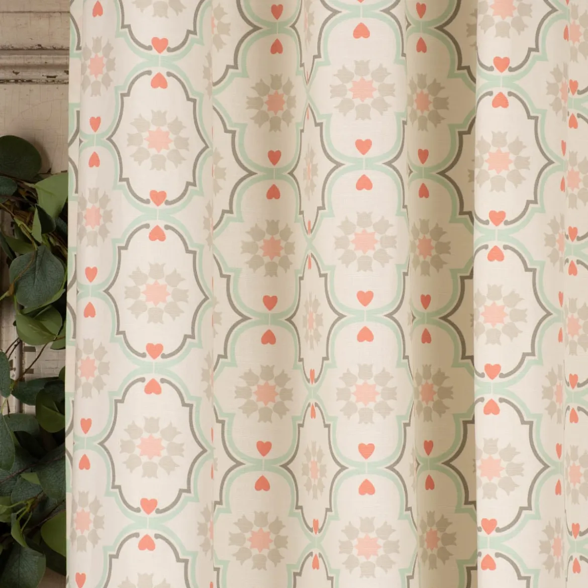 Ösengardine Hanna aus Baumwolle Ornamente weiß mint grau 140x245cm