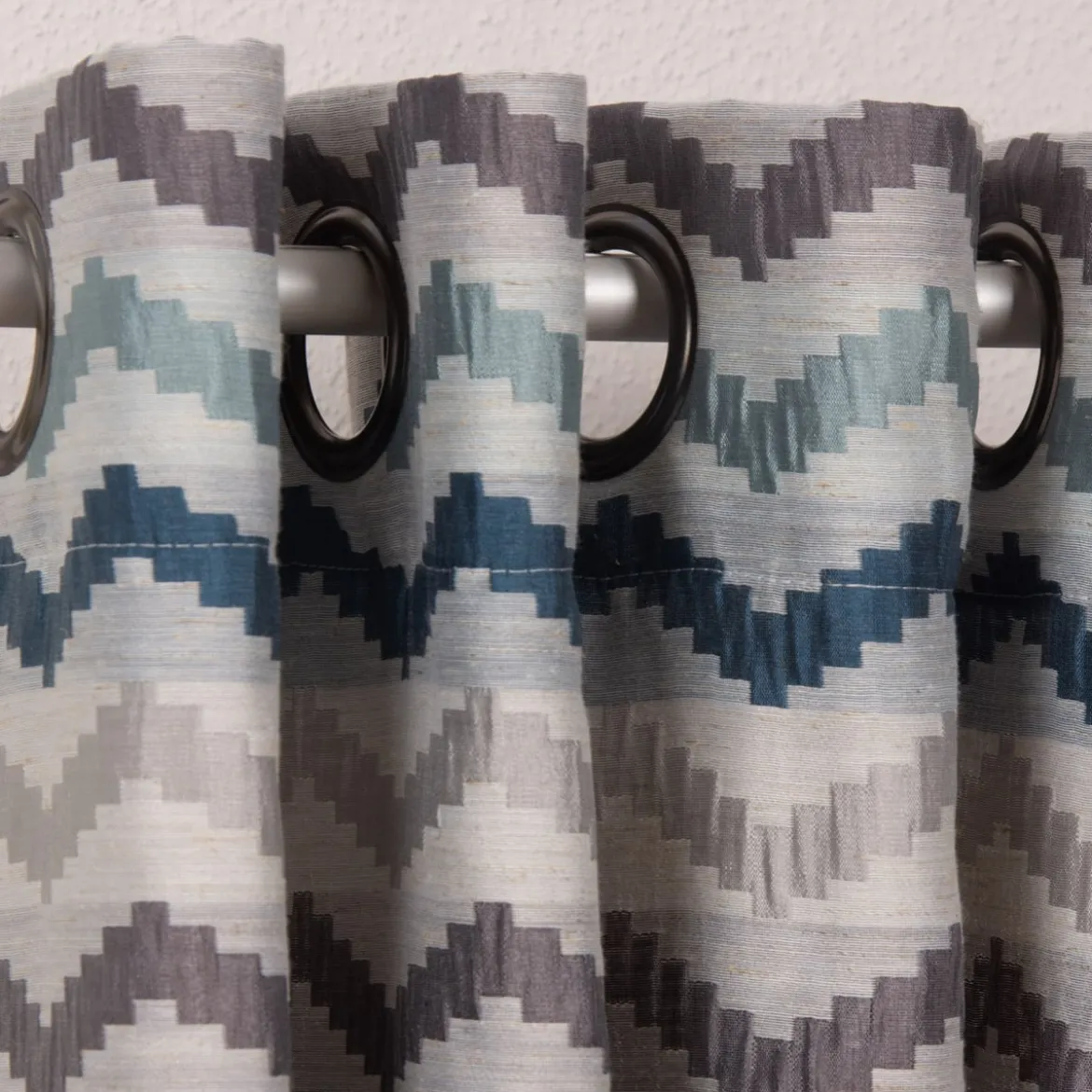 Ösenvorhang Jacquard Leinenoptik Chevronmuster weiß blau grau 135x250cm