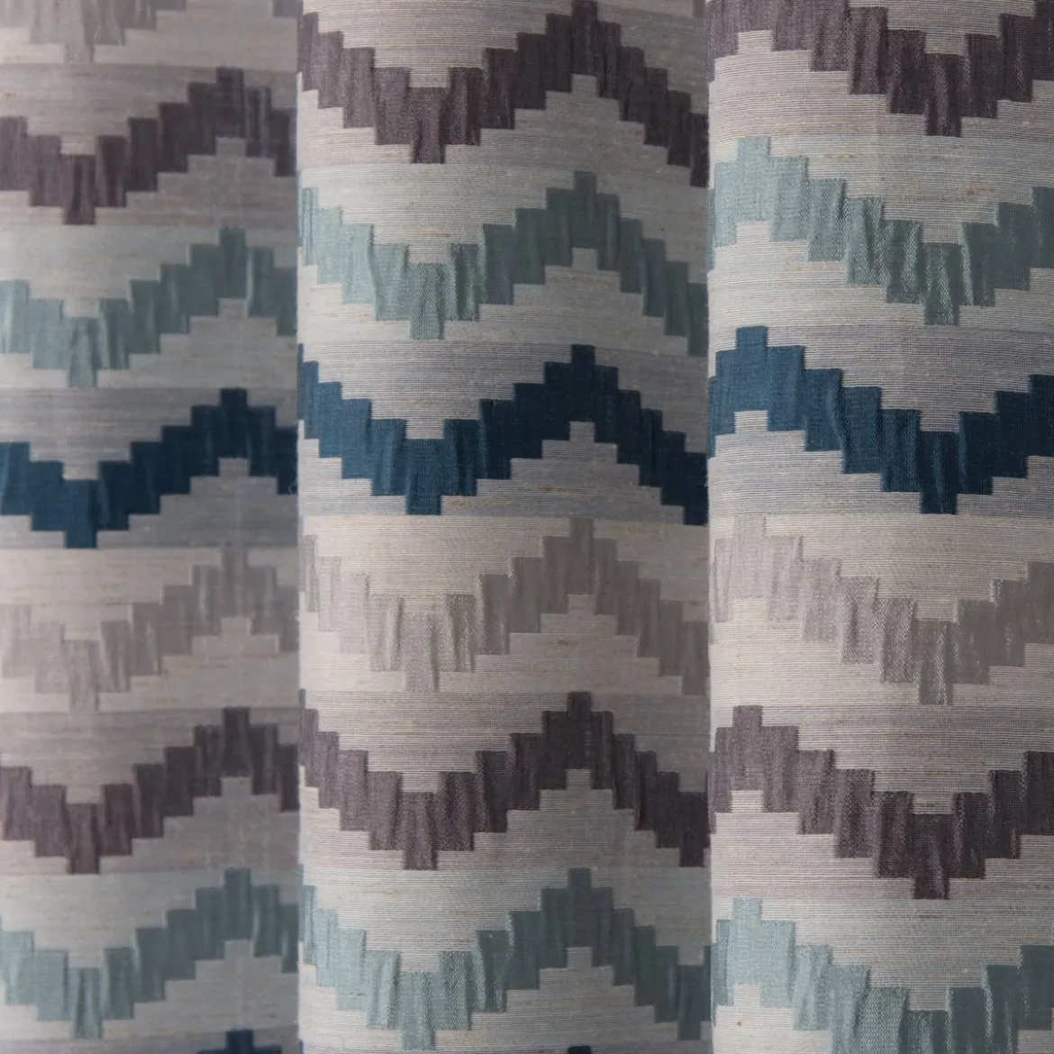 Ösenvorhang Jacquard Leinenoptik Chevronmuster weiß blau grau 135x250cm