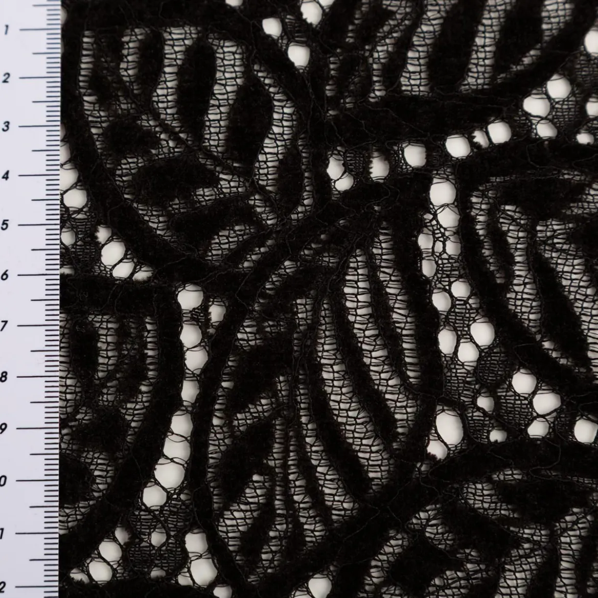 Spitze mit Chenille Blätterdessin Meterware schwarz 150cm breit