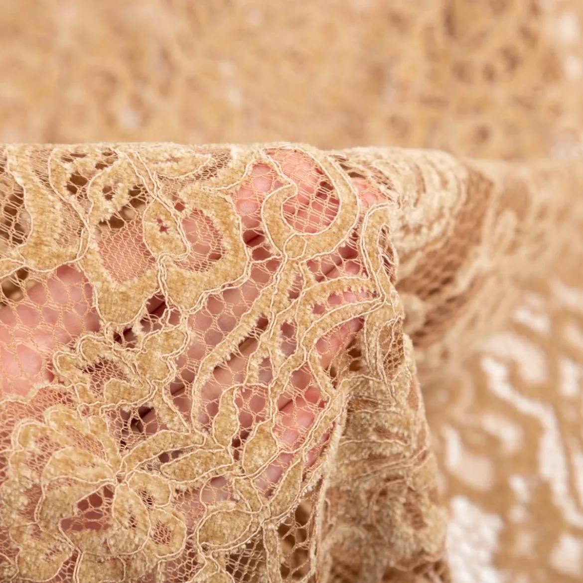Spitze mit Chenille Meterware floral camel 150cm breit