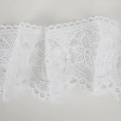 Spitzenborte Häkelborte Makramee Blumen weiß 14cm breit