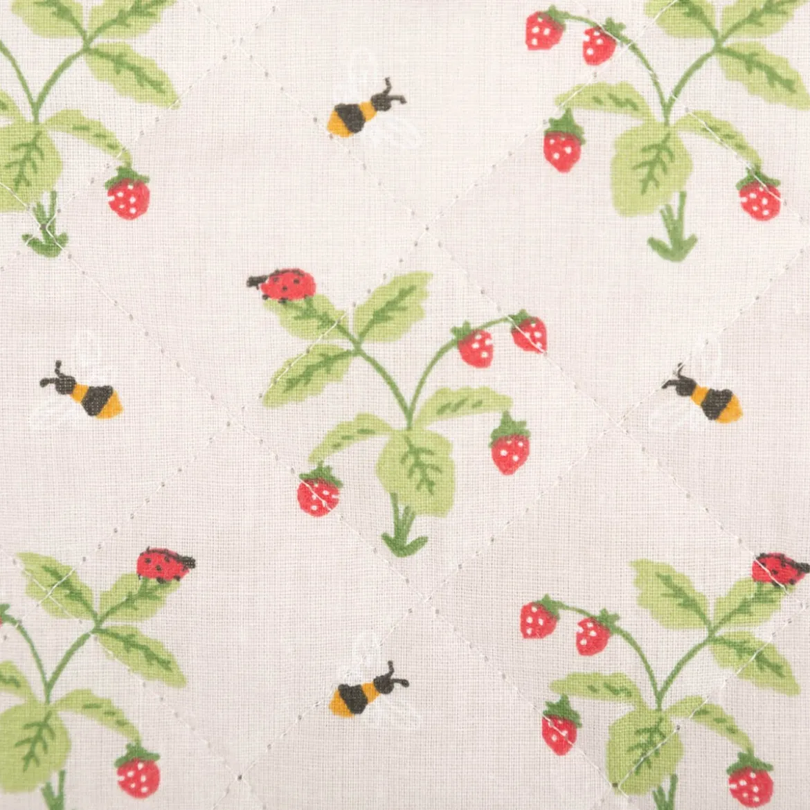 Steppstoff Baumwolle Wendestoff Erdbeeren Bienen beige 1,38m Breite