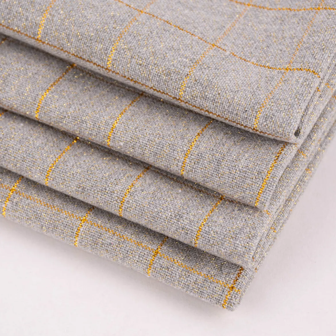 Stoffservietten Tyra Karo aus 100% Baumwolle 4 Stück 40x40cm grau goldfarbig