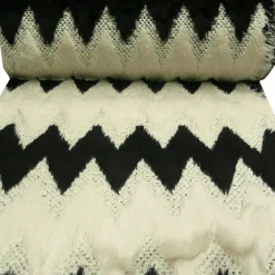 Strickstoff Fellstoff Zacken schwarz creme 1,45m Breite