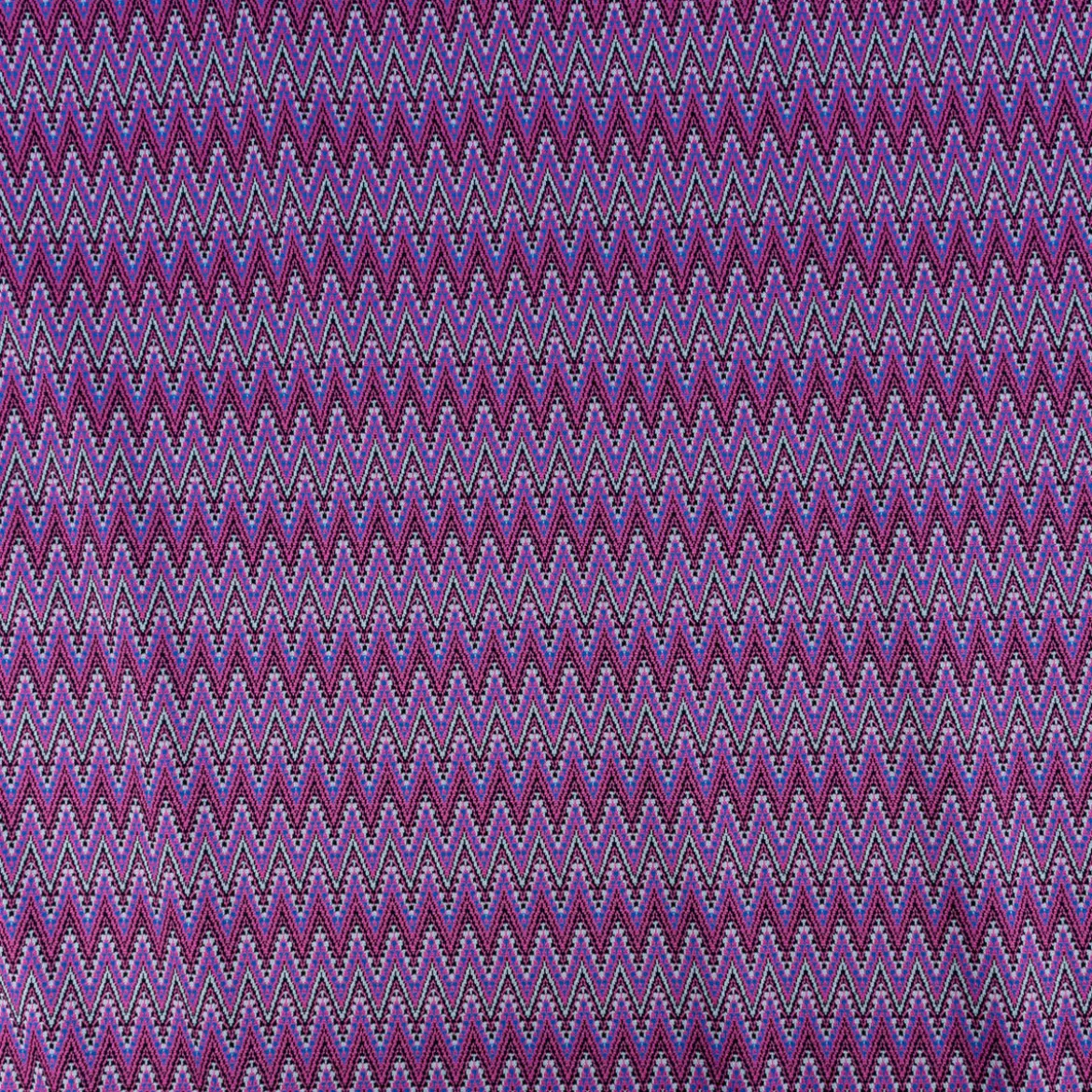 Strickstoff Jacquard Chevron ZickZack fein violett rosa 1,48m Breite