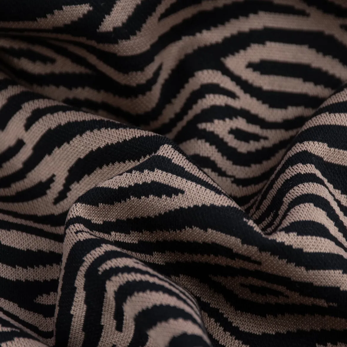 Strickstoff Jacquard Tigermuster beige schwarz 1,51m Breite