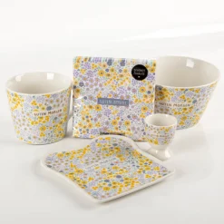 Tasse mit Goldveredelung "Guten Morgen" Blümchen gelb lila 420ml von Grafik Werkstatt