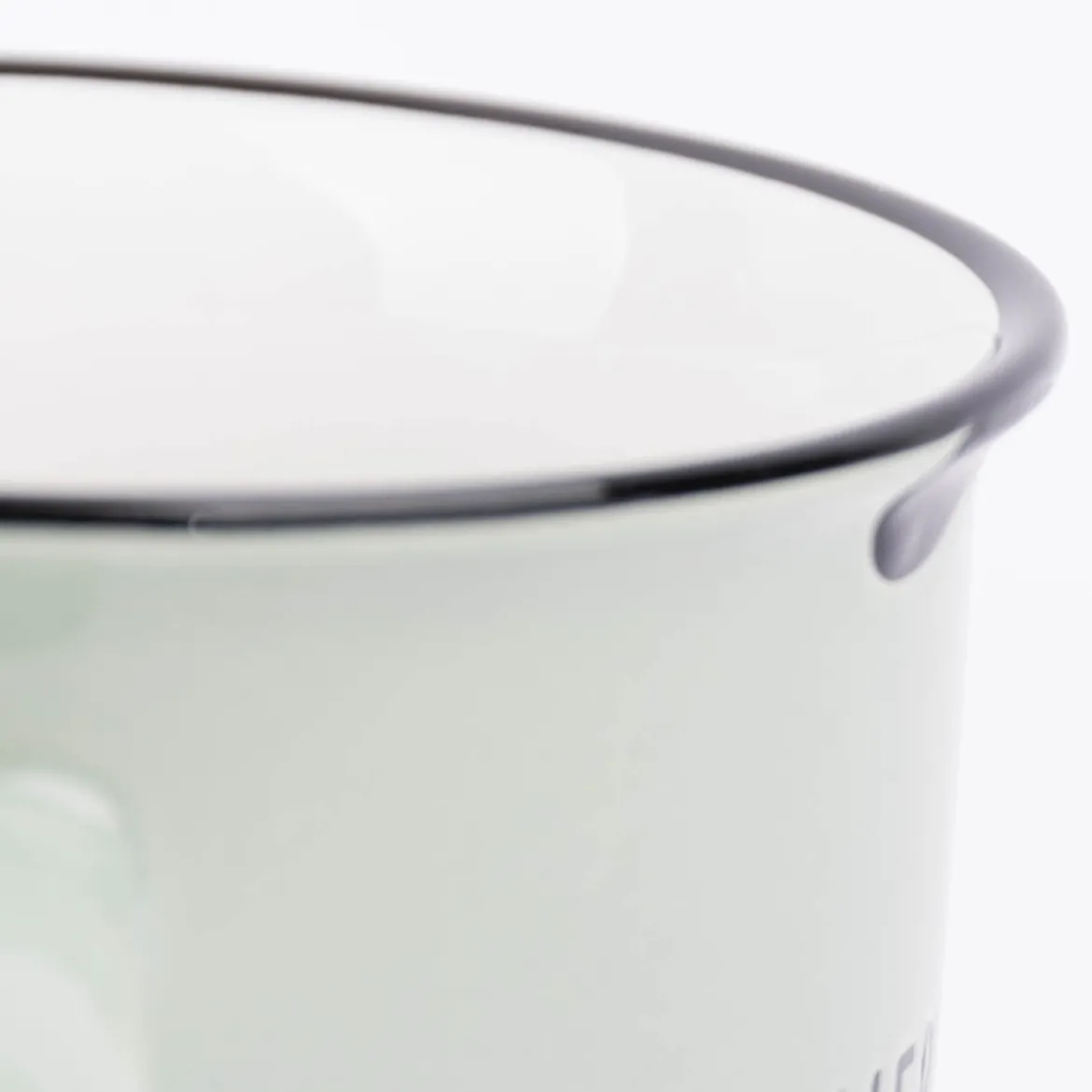 Tasse Vintage aus Keramik in Emaille-Optik Lieblingsmensch hellgrün schwarz 400ml von Grafik Werkstatt