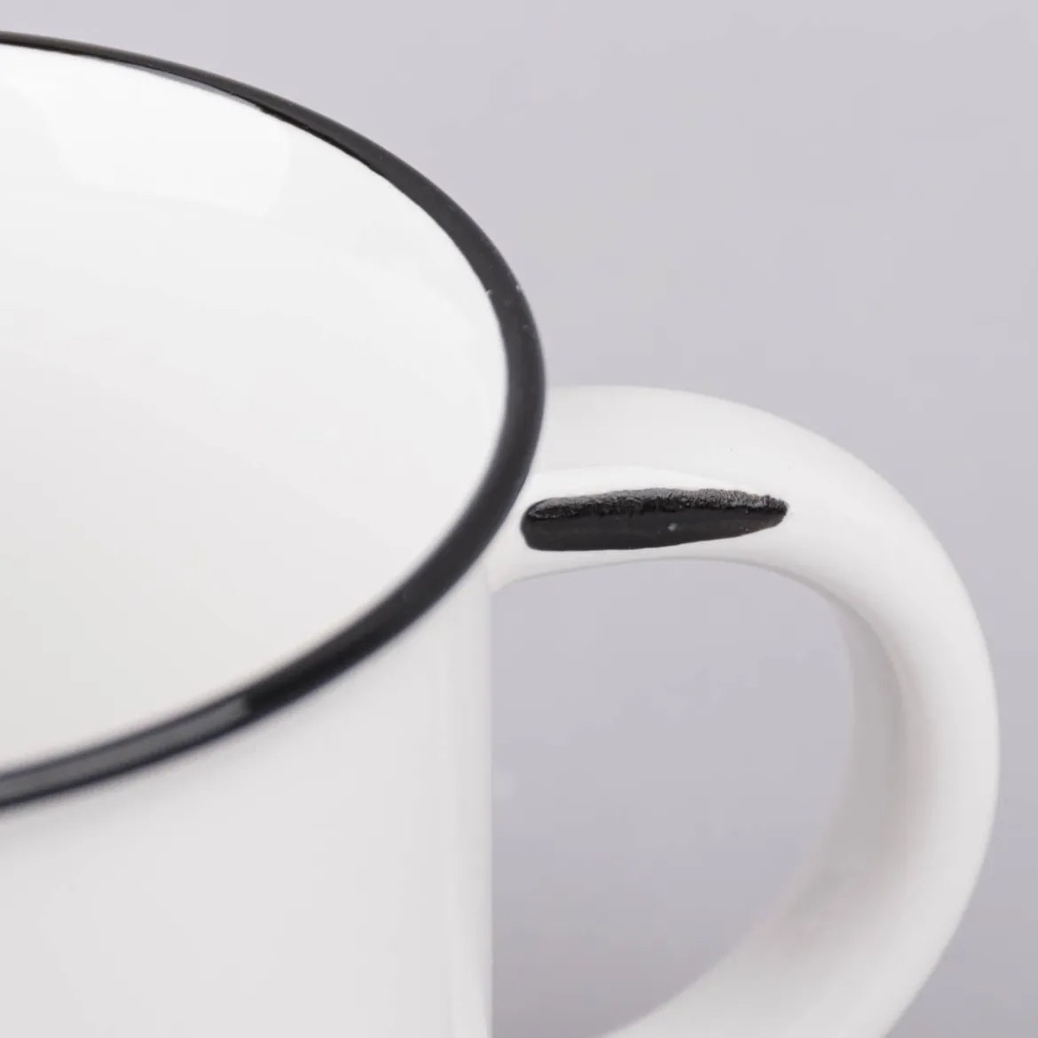 Tasse Vintage aus Keramik in Emaille-Optik Maritim Fernweh weiß schwarz 400ml von Grafik Werkstatt