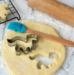Teigschaber & Ausstechform Dinosaurier – Backset für Dino-Fans