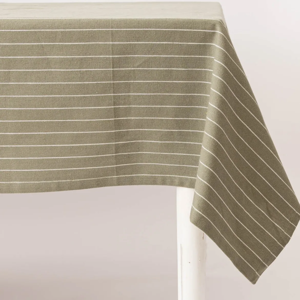 Tischdecke aus Baumwolle gestreift olivgrün weiß 140x300cm von Linen & More