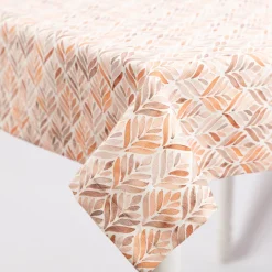 Tischdecke aus Baumwolle mit Aquarell Ornamenten in Weiß und Terracotta in versch. Größen von SCHÖNER LEBEN.