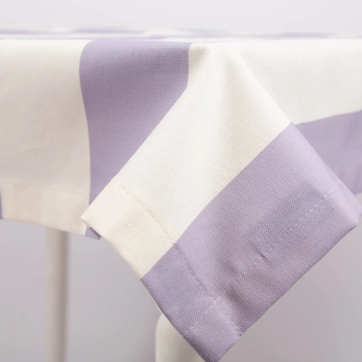 Tischdecke aus Baumwolle mit Streifen Flieder Ecru von SCHÖNER LEBEN. – handgenäht & auf Maß