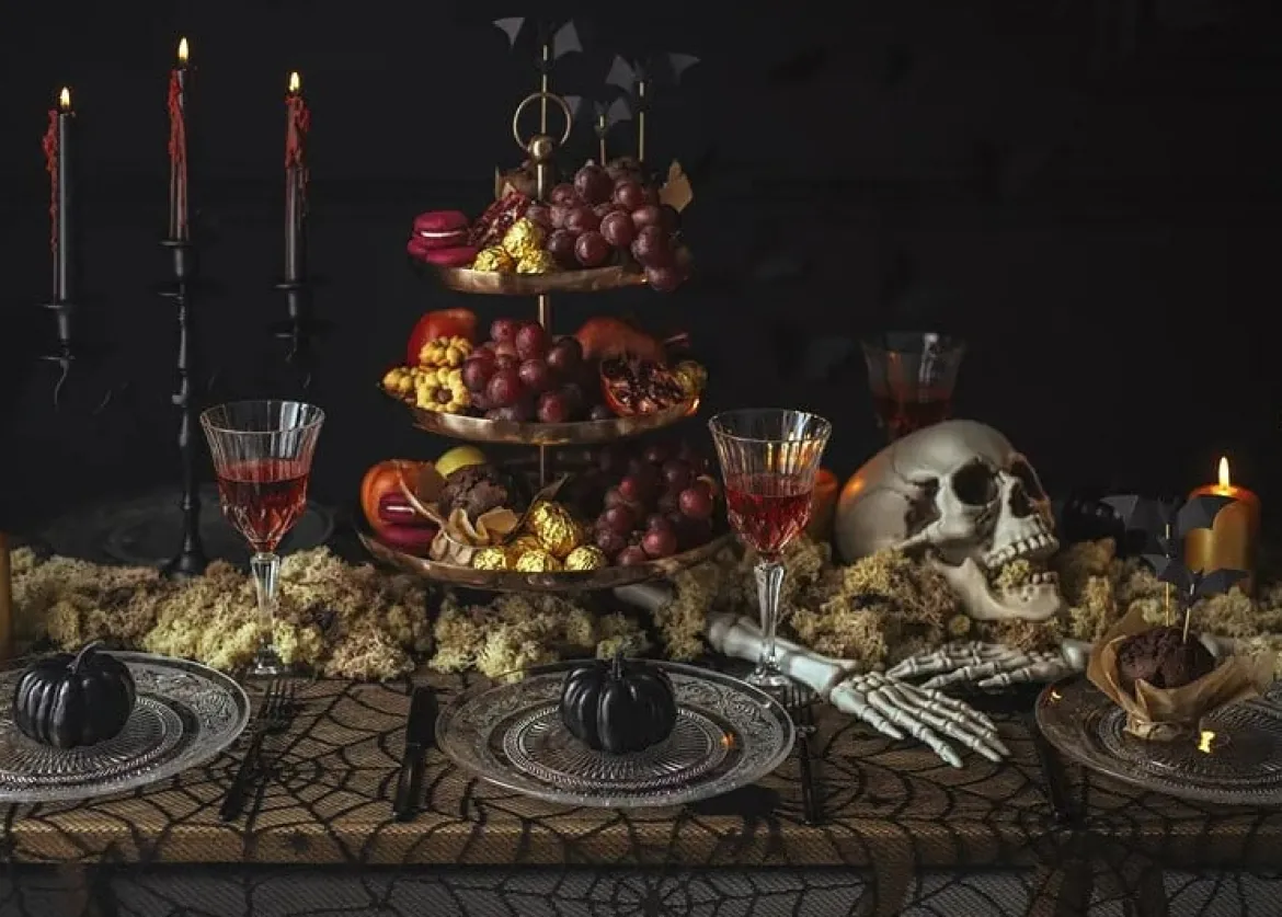 Tischdecke Spinnennetz für Halloween in Schwarz 135x180cm