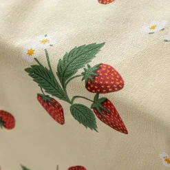 Tischdecke Strawberry Happy Fruit Erdbeeren vanille rot grün in versch. Größen von SCHÖNER LEBEN.