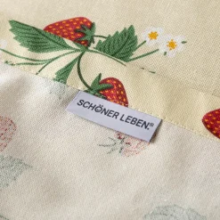 Tischdecke Strawberry Happy Fruit Erdbeeren vanille rot grün in versch. Größen von SCHÖNER LEBEN.