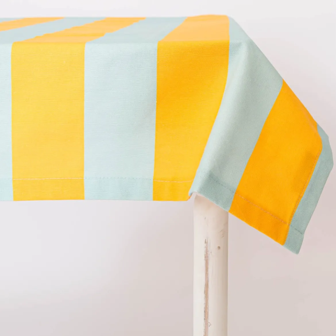Tischdecke Streifen hellblau gelb in versch. Größen von SCHÖNER LEBEN.