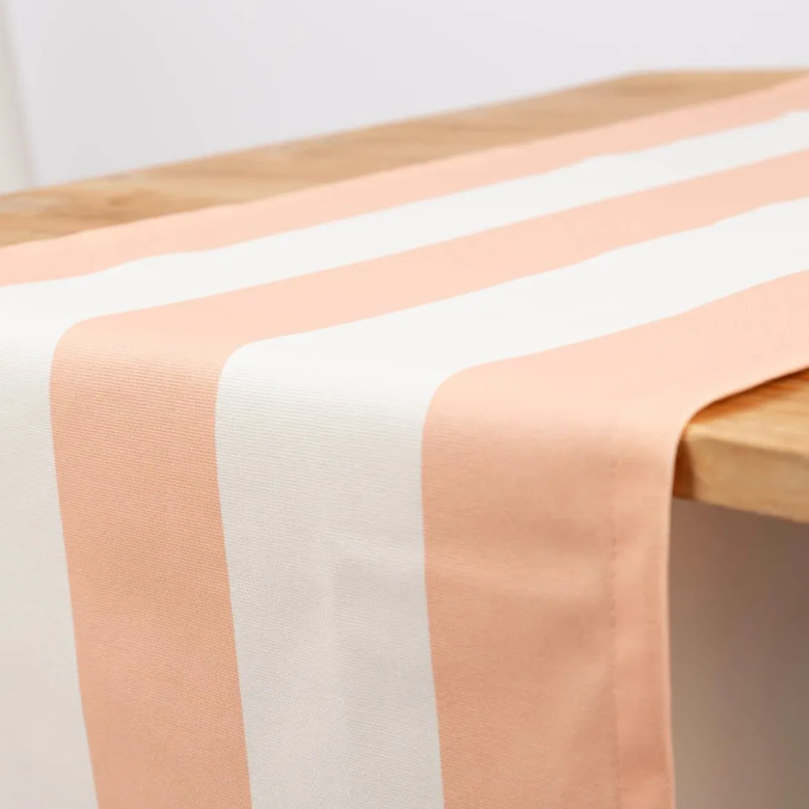 Tischläufer aus Baumwolle mit Streifen peach ecru 40x160cm von SCHÖNER LEBEN.