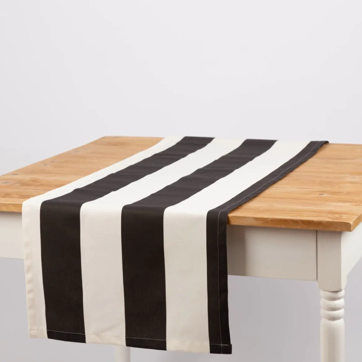 Tischläufer aus Baumwolle mit Streifen schwarz ecru 40x160cm von SCHÖNER LEBEN.