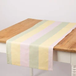 Tischläufer aus Baumwolle mit Streifen flieder vanille pistazie 40x160cm von SCHÖNER LEBEN.