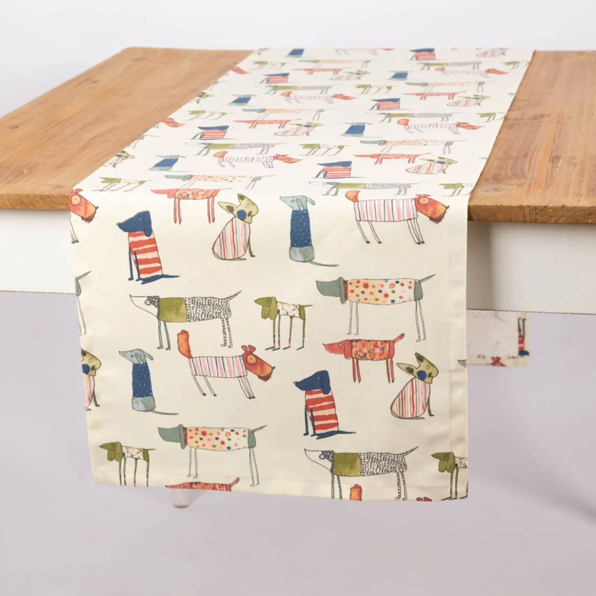 Tischläufer Baumwolle Hunde beige bunt 40x160cm von SCHÖNER LEBEN.