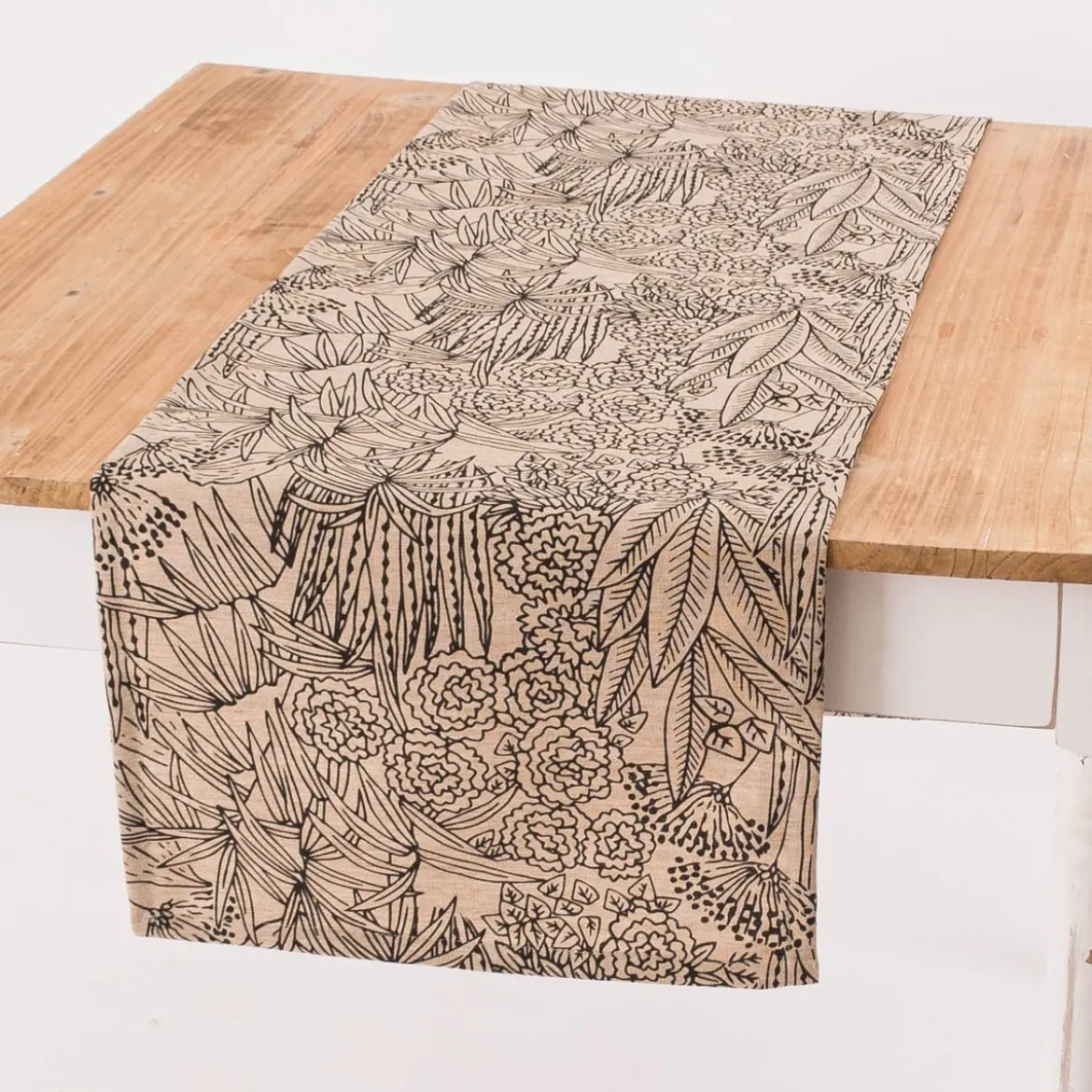 Tischläufer Orphee Botanics Leinenlook natur schwarz 40x160cm von SCHÖNER LEBEN.