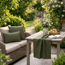 Tischläufer Outdoor Olefina mit Fleckschutz uni Struktur dunkelgrün meliert 40x160cm von SCHÖNER LEBEN.