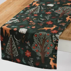 Tischläufer Scandi Winter Forest dunkelgrün 40x160cm von SCHÖNER LEBEN.