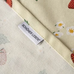 Tischläufer Strawberry Happy Fruit Erdbeeren vanille rot grün 40x160cm von SCHÖNER LEBEN