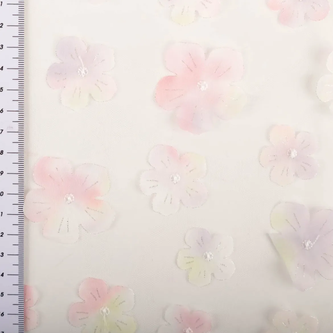 Tüllstoff 3D Blüten mit Perlen weiß rosa flieder gelb 1,4m Breite