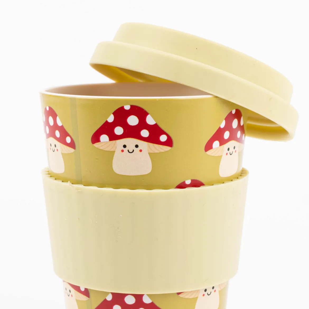 To go Becher aus recycelten PET Flaschen Fliegenpilz grün rot weiß 400ml von Sass & Belle