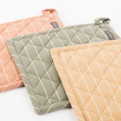 Topflappen aus Baumwolle gestreift hellbraun weiß 20x20cm von Linen & More