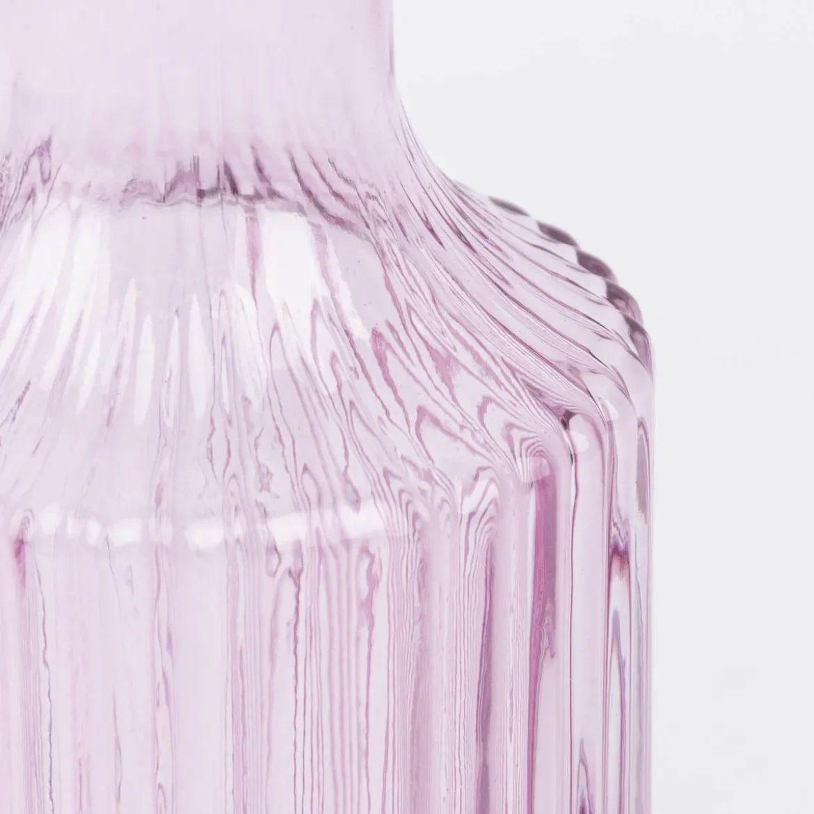 Vase Flaschenform zylinderförmig mit geriffelter Oberfläche transparent lila aus Glas groß oder klein
