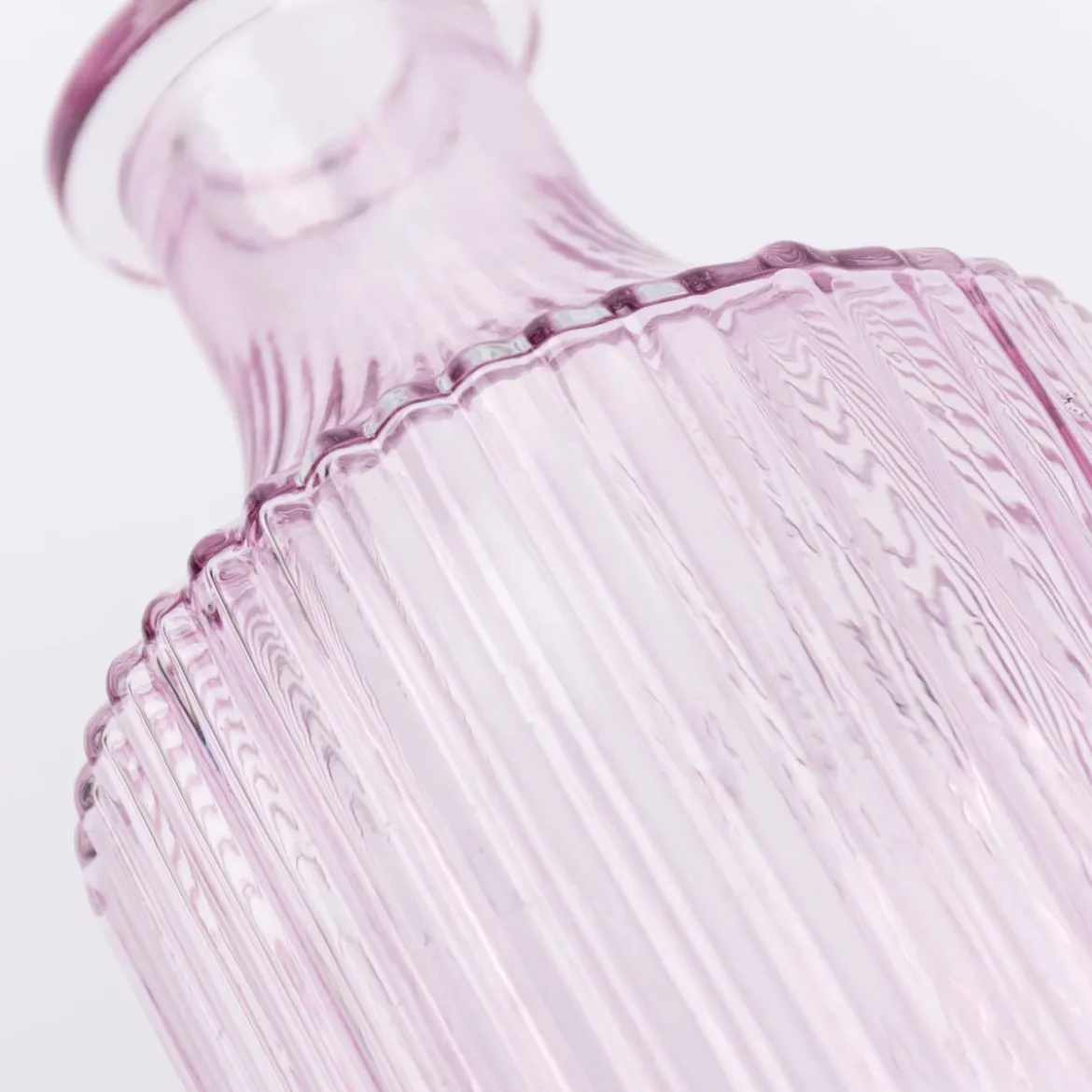Vase Flaschenform zylinderförmig mit geriffelter Oberfläche transparent lila aus Glas groß oder klein