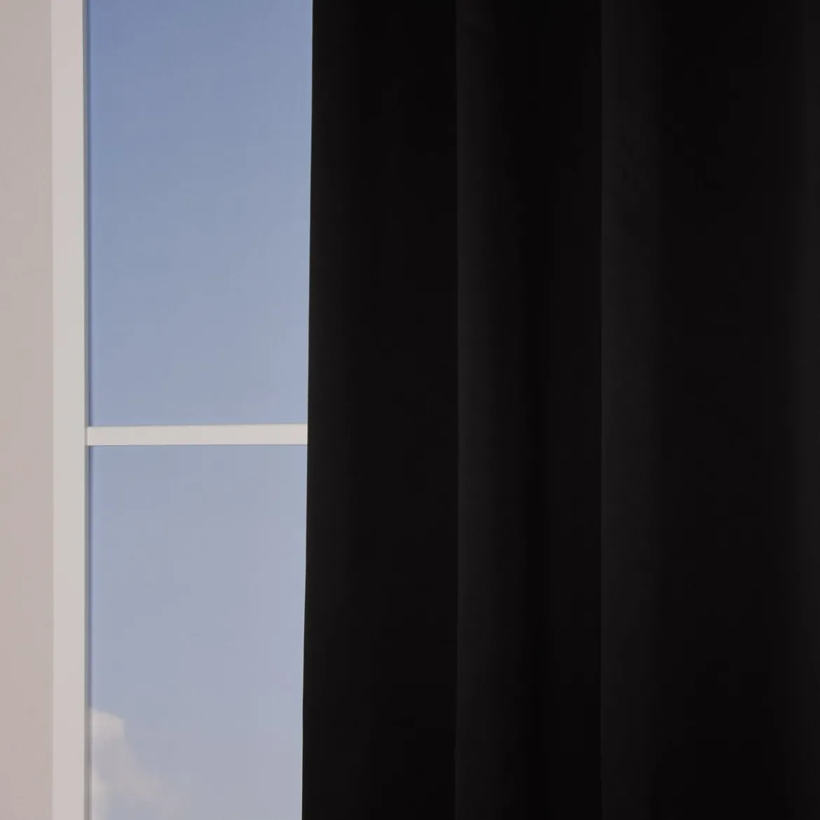 Verdunklungsgardine mit Ösenaufhängung einfarbig schwarz 135x250cm